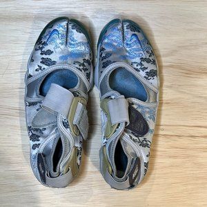 Vintage Air Rifts Embroidered Dragon and flowers